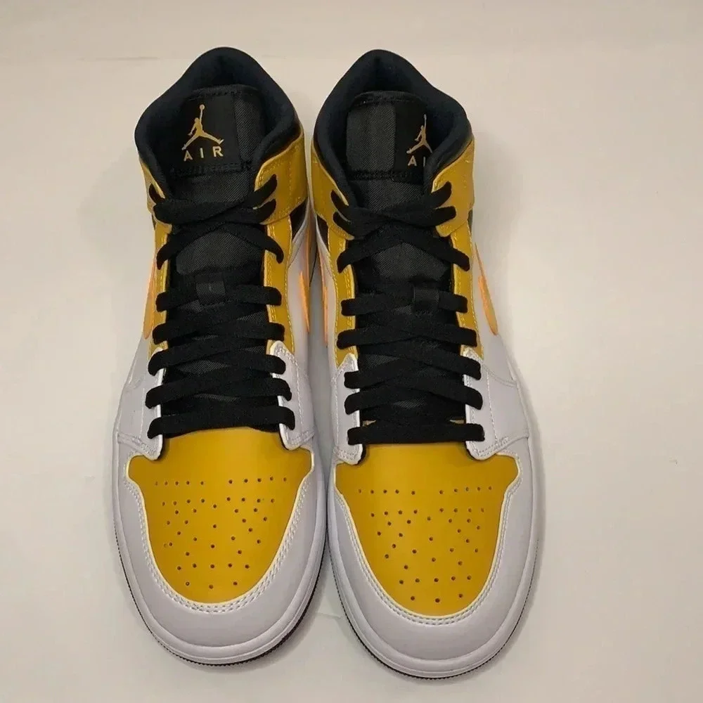 Nike Jordan 1 Mid Sneakers University Gold